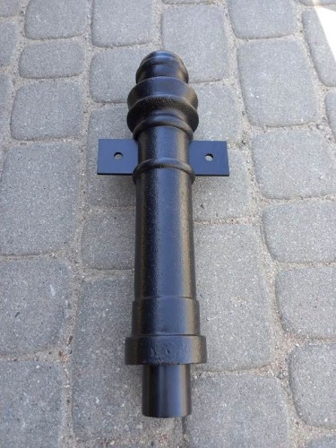 słupek łańcuchowy żeliwny 41cm.jpg