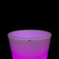 donica_della_led_rgb_detal_logo_rozowy.jpg