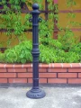 słupek łańcuchowy żeliwny 106cm plener.jpg