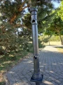 słupek bariery żeliwny H-1037mm plener1.jpg