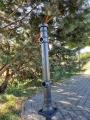 słupek bariery żeliwny H-1037mm plener2.jpg